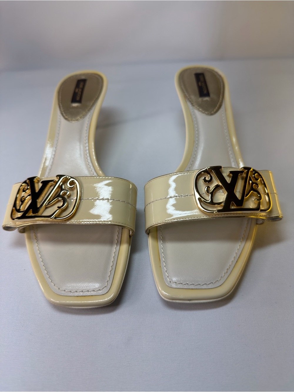 Louis Vuitton Ivory Patent Leather Gold LV Kitten Heel Mule Sandals 38.5